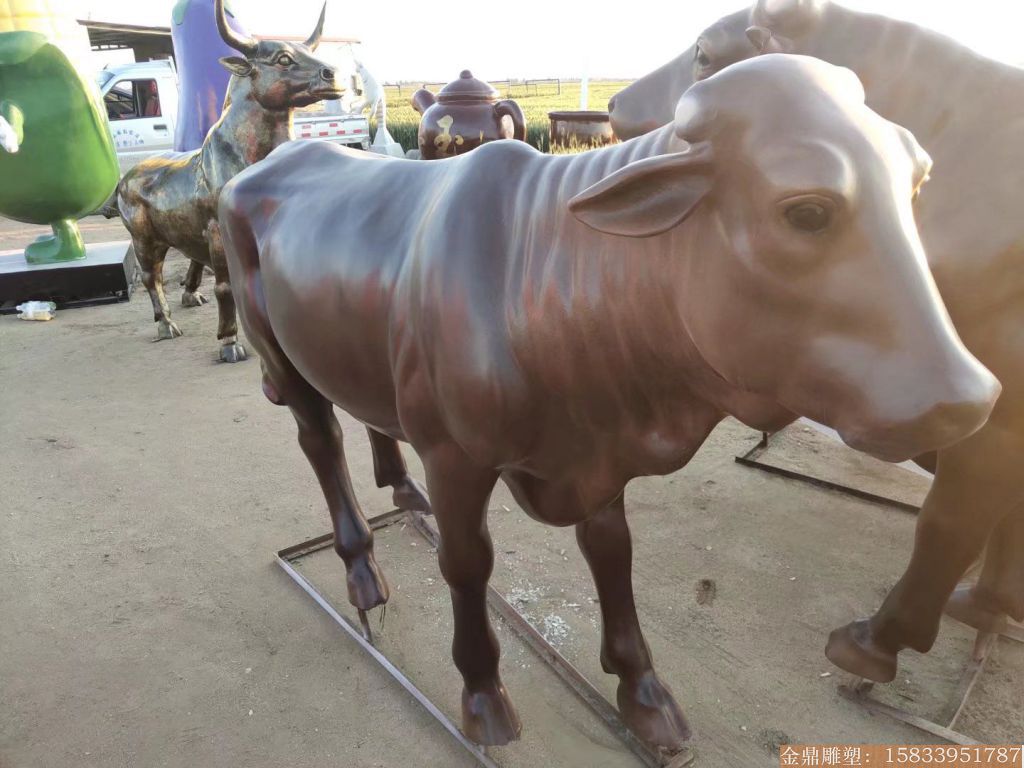 厂家定制玻璃钢黄牛雕塑 甘肃黄牛雕塑案例分享