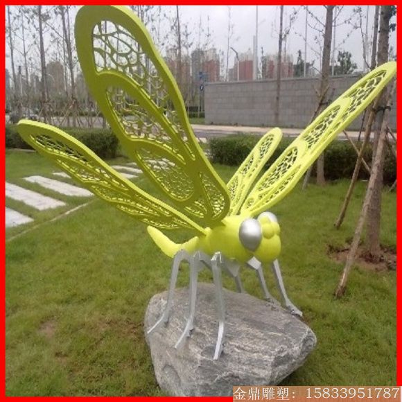 不锈钢展翅镂空蜻蜓雕塑